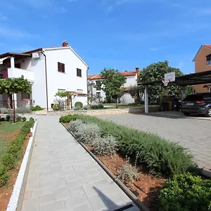 Mirela Apartment
