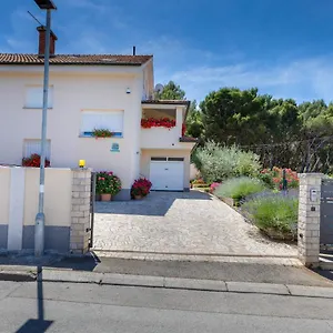https://apartments-hortensia.pula-hotels.org