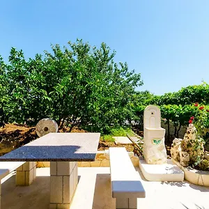 https://apartman-ivan-trogir.hotels-in-trogir.com