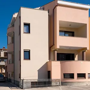 https://apartments-bobi.hotelinzadar.com
